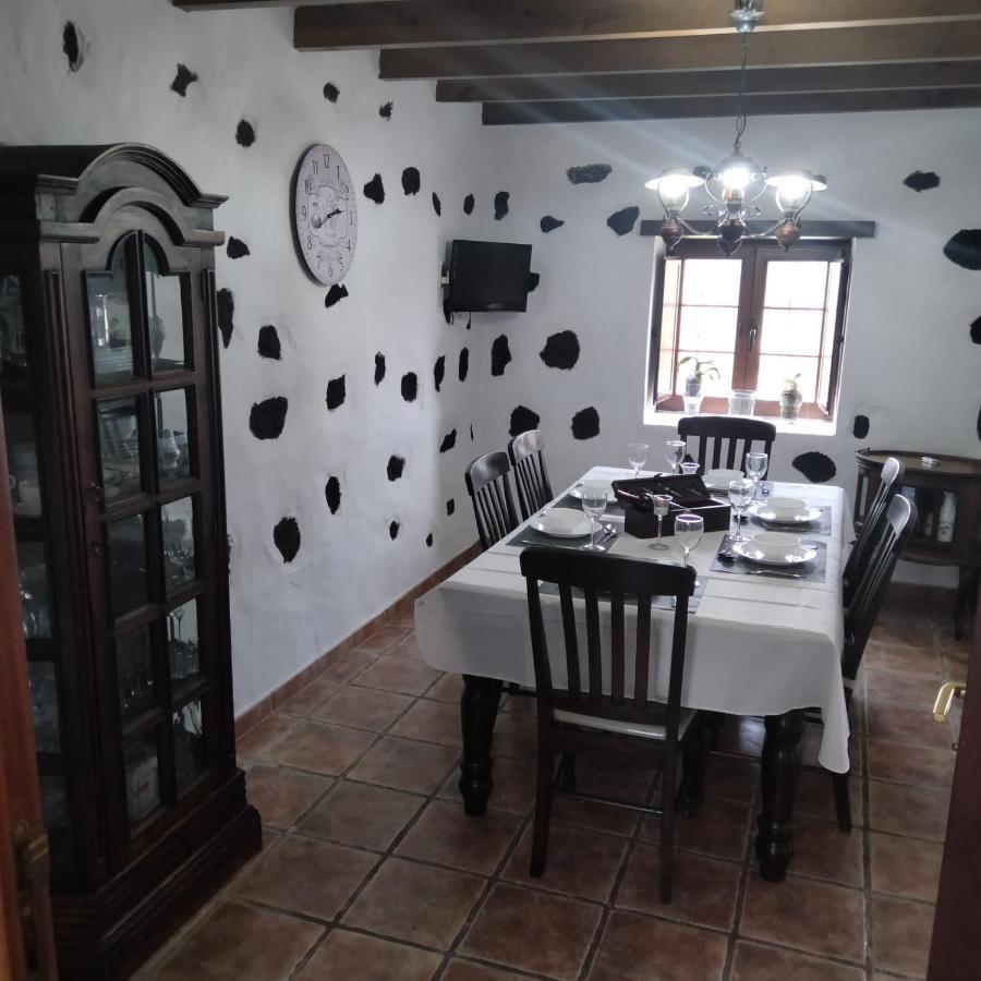 Lanzarote Casa Volcanica-Anclada Sobre La Lava Del Volcan Montana Blanca Екстер'єр фото