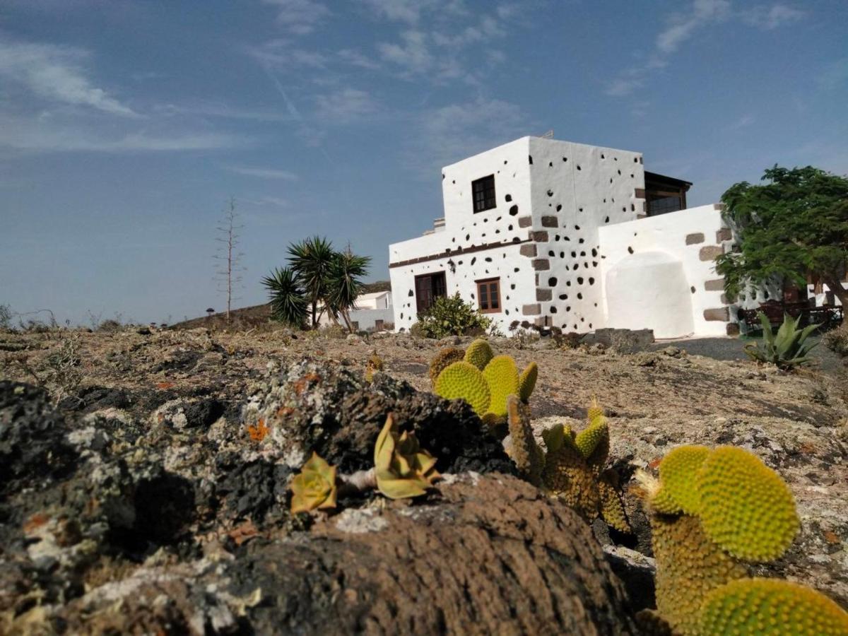 Lanzarote Casa Volcanica-Anclada Sobre La Lava Del Volcan Montana Blanca Екстер'єр фото
