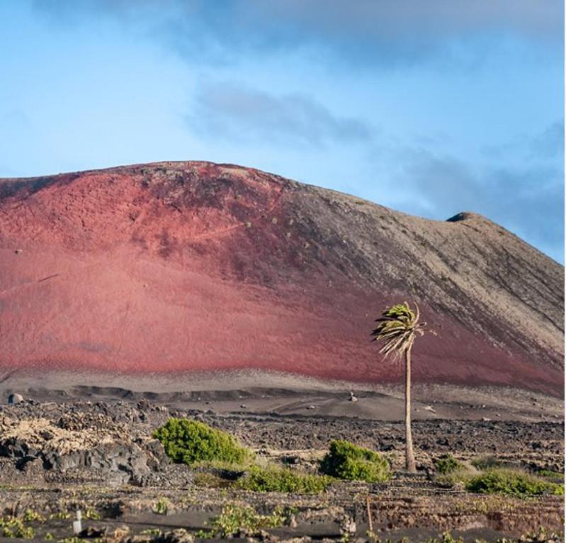 Lanzarote Casa Volcanica-Anclada Sobre La Lava Del Volcan Montana Blanca Екстер'єр фото