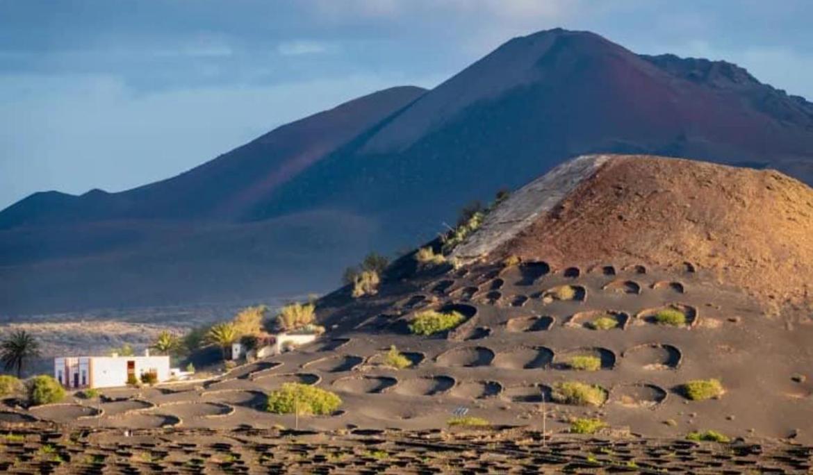 Lanzarote Casa Volcanica-Anclada Sobre La Lava Del Volcan Montana Blanca Екстер'єр фото
